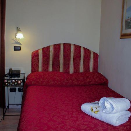 Hotel Sicilia ミラノ エクステリア 写真