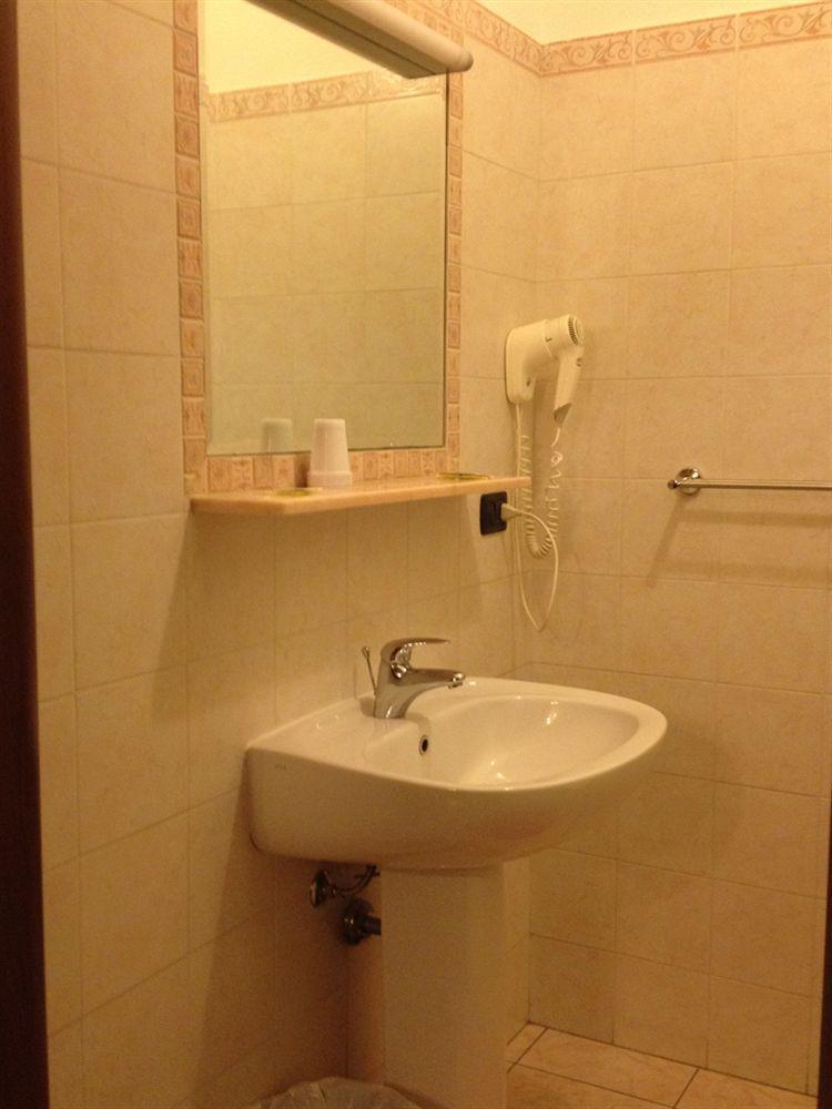 Hotel Sicilia ミラノ エクステリア 写真
